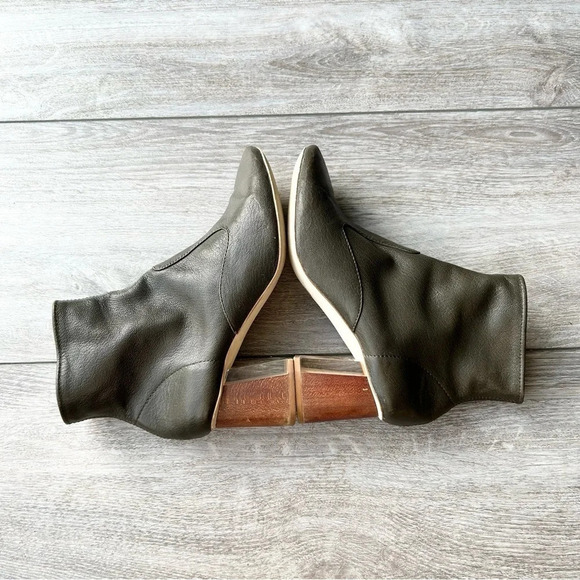 Jeffrey Campbell Kovac Bootie  With Chunky Heel - Picture 9 of 13